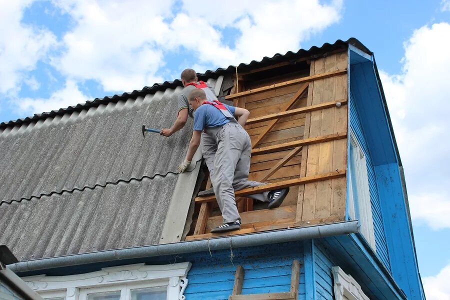 Реконструкция крыши частного дома. Перекрыть крышу на даче. Починка крыши дачного дома. Перекрыть крышу дачного дома. Замена крыши дома цены