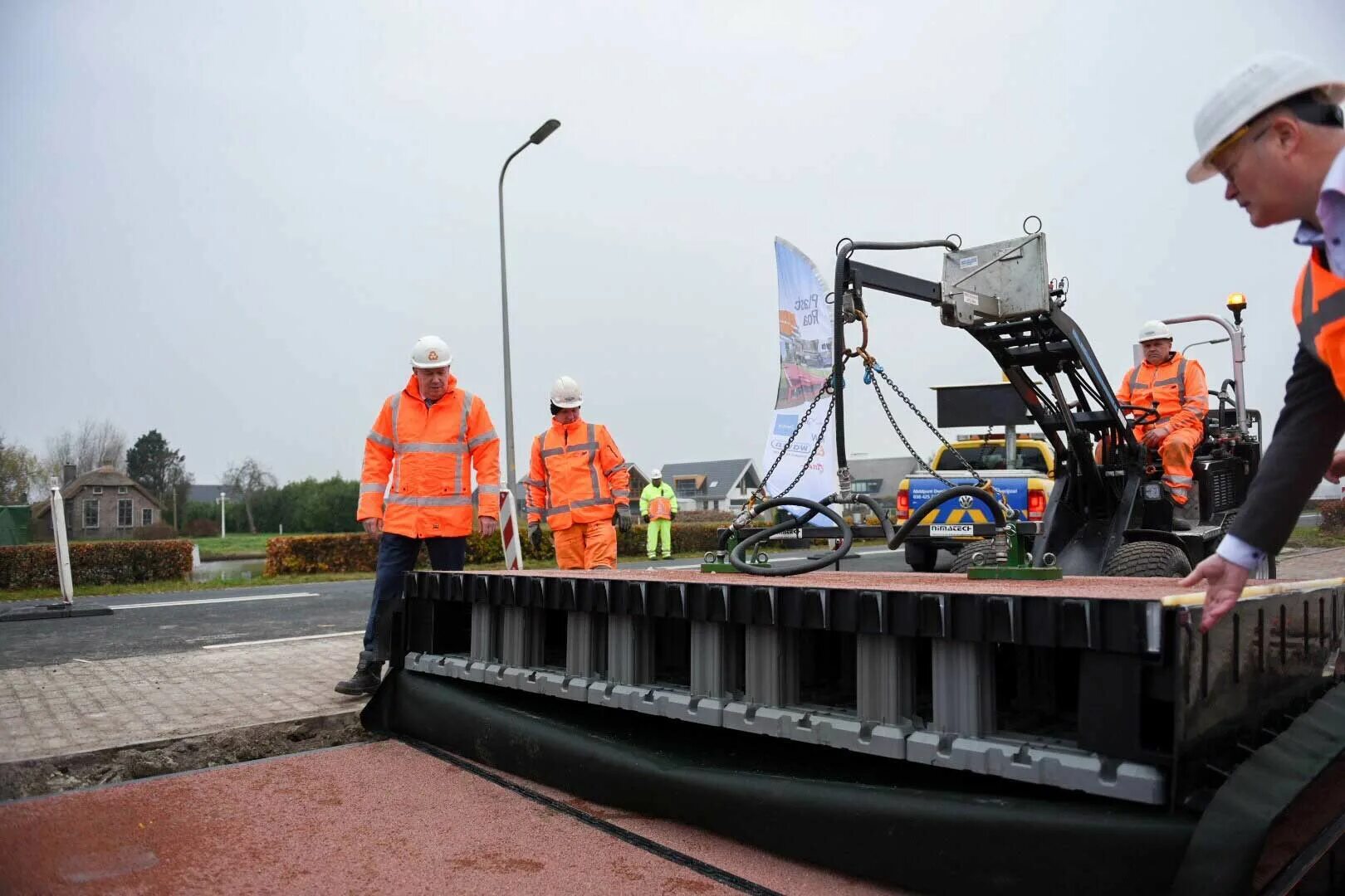 Plastic Road Голландия. Пластик в дорожном строительстве. Дороги из переработанного пластика. Пластик для дорог.