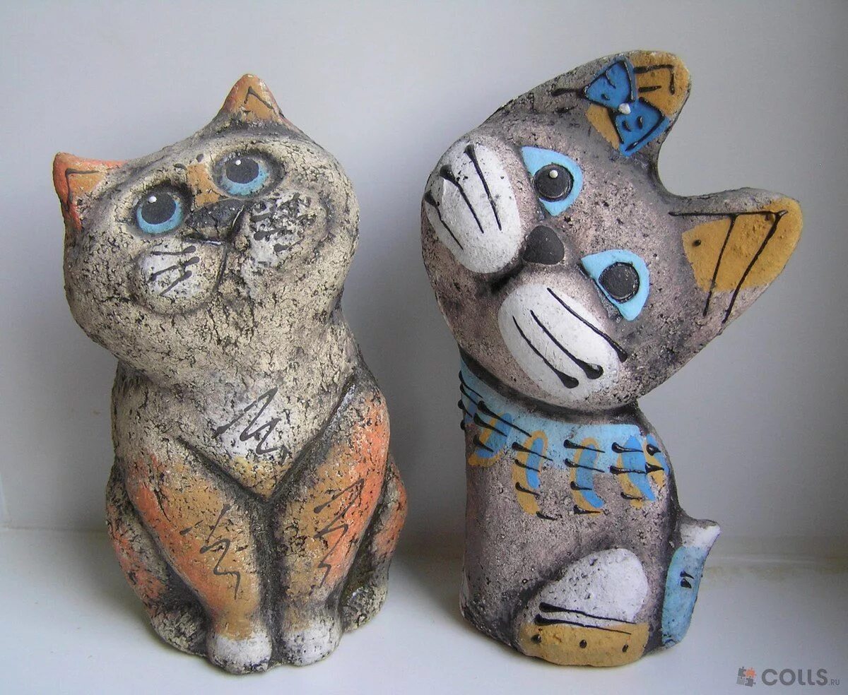 Класс керамики. Котик из глины. Художественная керамика. Керамика лепка. Современное выставочное искусство керамика.
