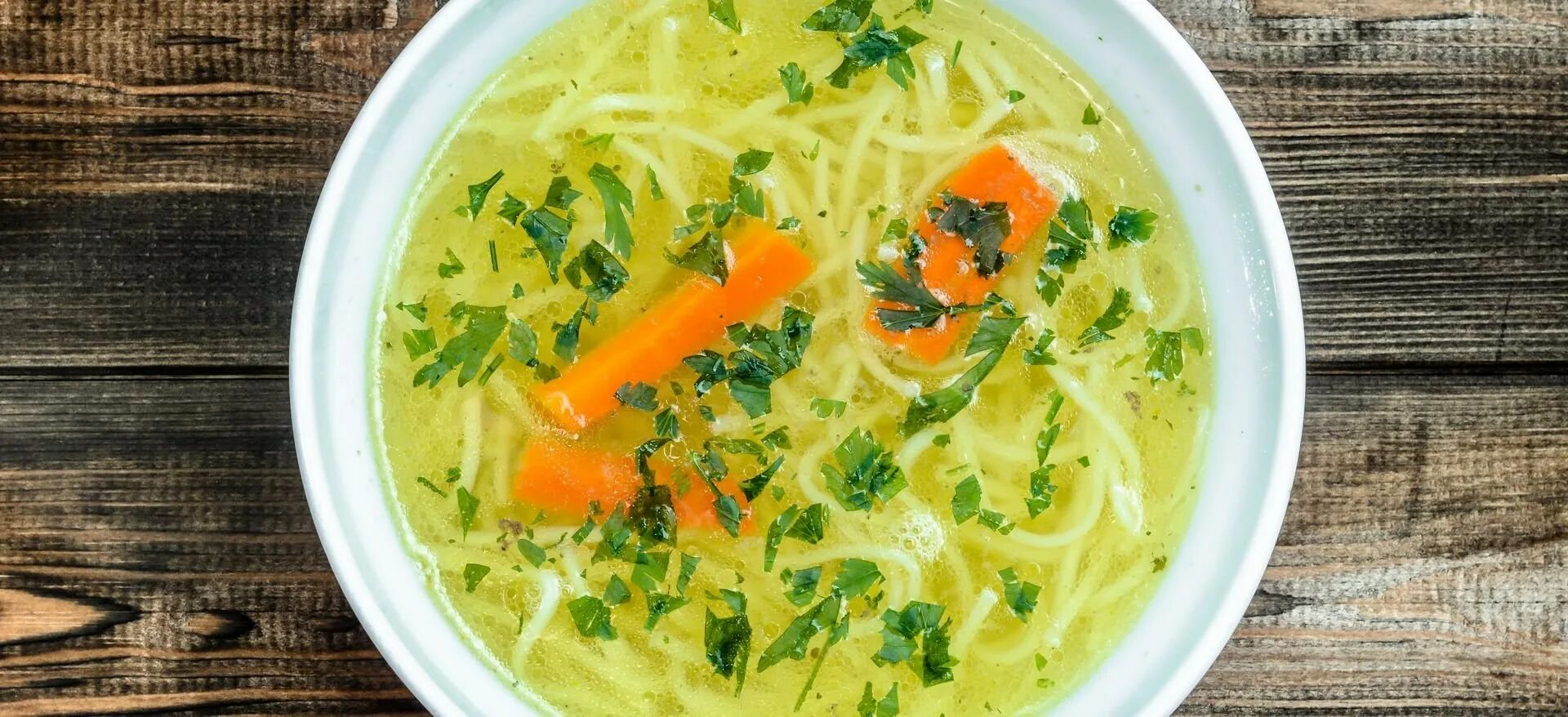 Суп куриный вермишелевый. Куриный вермишелевый суп с картошкой. Суп вермишелевый с курицей и картошкой. Суп вермишелевый овощной. Суп лапша с морковью