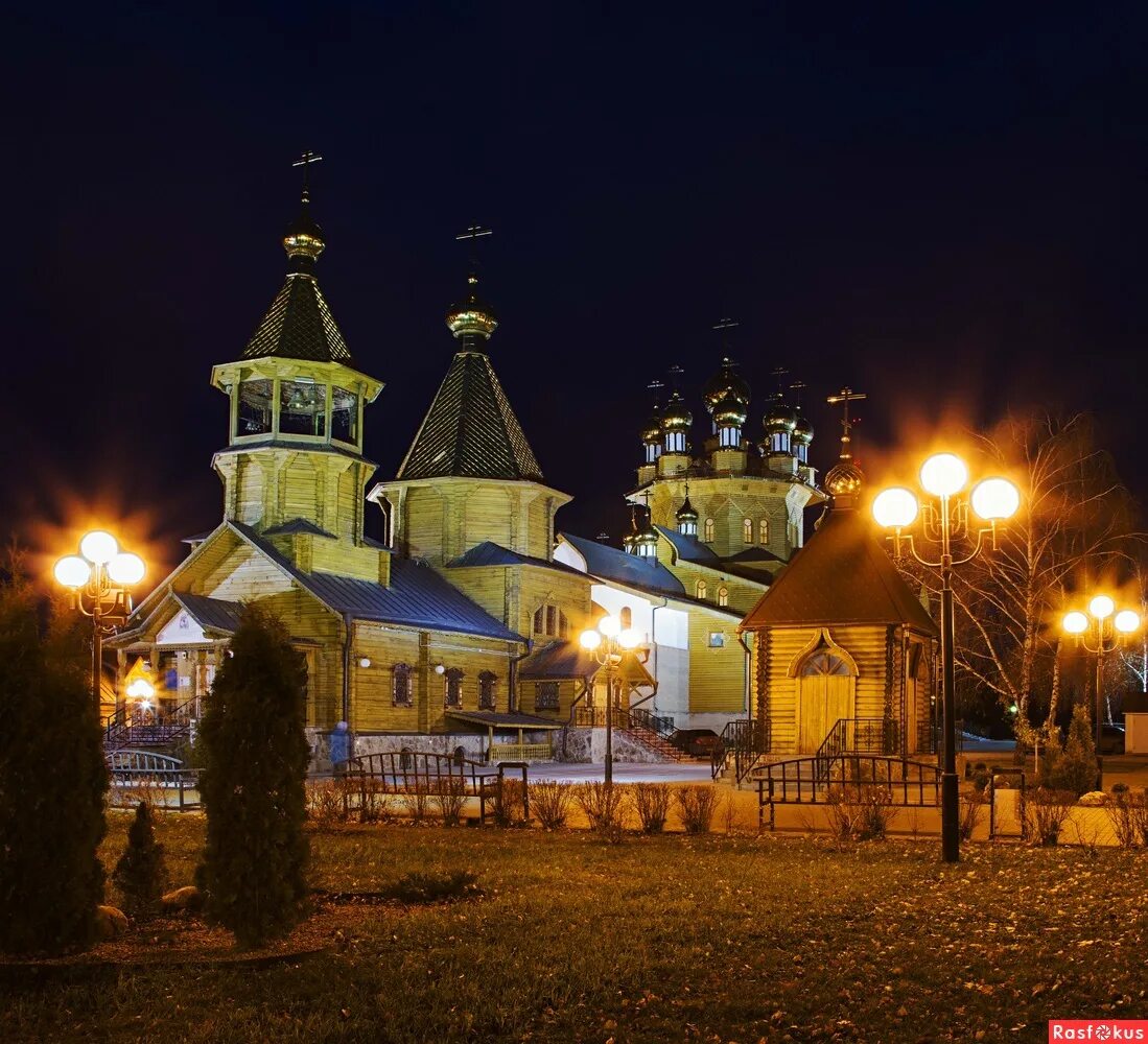 Кострома Церковь вечер. Белгород Церковь осень. Тихвин Церковь ночью осенью. Церковь ночью.