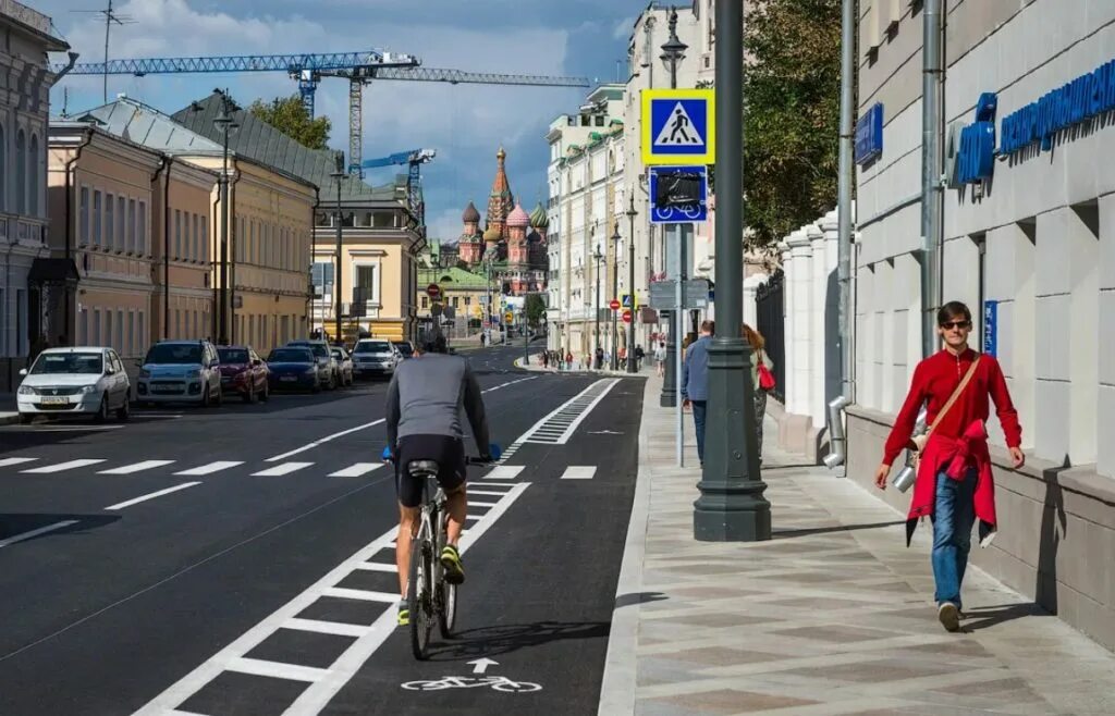 Тротуар. Пешеходный тротуар. Пешеходная дорожка.