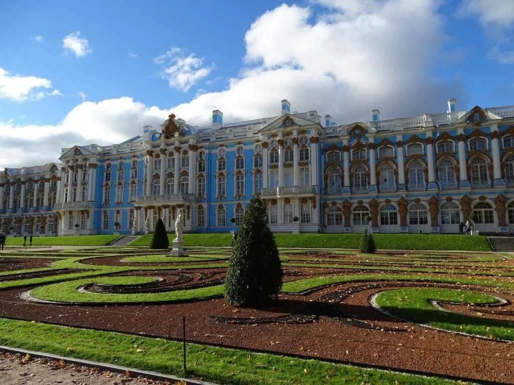 Гроота екатерининский дворец. Музей в царском селе екатерининский дворец. Аудиогид в музее. Экскурсия аудиогид. Екатерининский дворец в царском селе рококо.