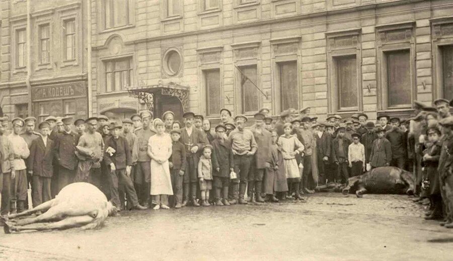 Жизнь после революции 1917. Петроград 4 июля 1917. архив октябрьской революции спб 1917. петербург после революции 1917. невский проспект 4 июля 1917 год.