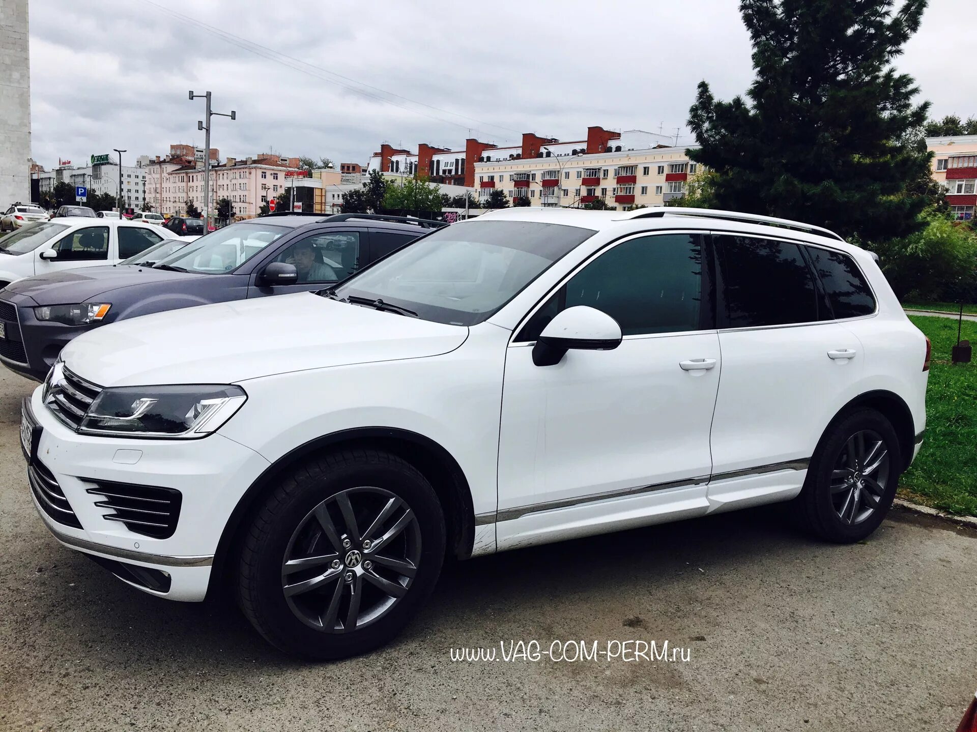 Туарег фл. VW Touareg FL. Volkswagen Touareg FL белый. Туарег фл 2016.