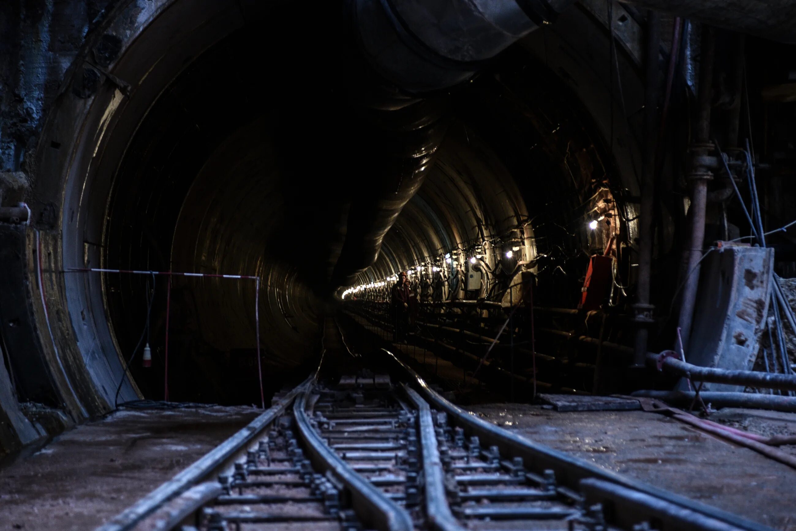 Тоннель метро Москвы. Метро тоннель подземелье Московского метрополитена. Московское метро тоннель станция. Станция призрак в Московском метро. Оборудование метрополитен