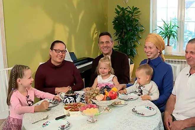 Ренат ибрагимов светлане миннехановой. Ренат ибрагимов жена светлана миннеханова. Ренат ибрагимов жена. Семья рената ибрагимова. Ринат ибрагимов и светлана миннеханова.