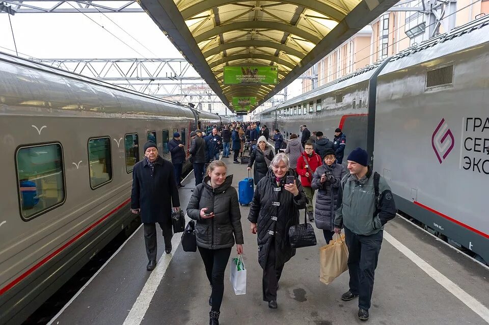 Поезд Таврия Севастополь Санкт Петербург. 007с Севастополь — Санкт-Петербург. Первый поезд в Крым. Поезд Санкт-Петербург Севастополь.