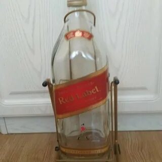 Бутылка на качелях