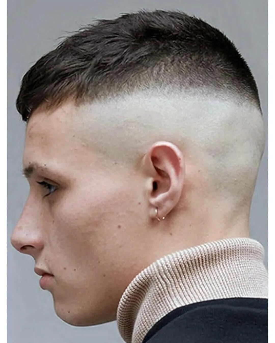 Причёски мужские короткие вид сзади. Фейд 2022. Фейд полубокс сзади. Тапер фейд удлиненка. Грубый переход.