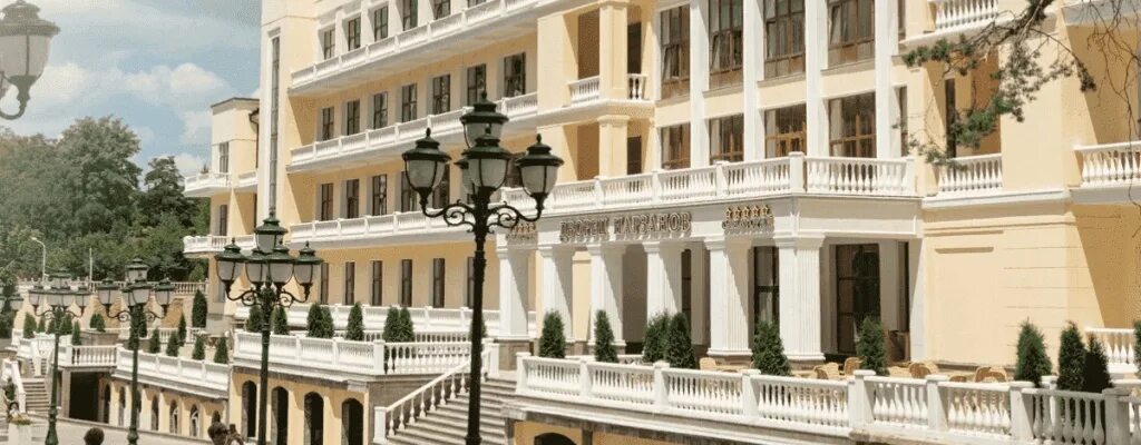 Дворец нарзанов 5* кисловодск. Кисловодск санатории 5 дворец нарзанов. Дворец нарзанов кисловодск санаторий бассейн. Кисловодск санатории 5 дворец нарзанов. Дворец нарзанов санаторий.