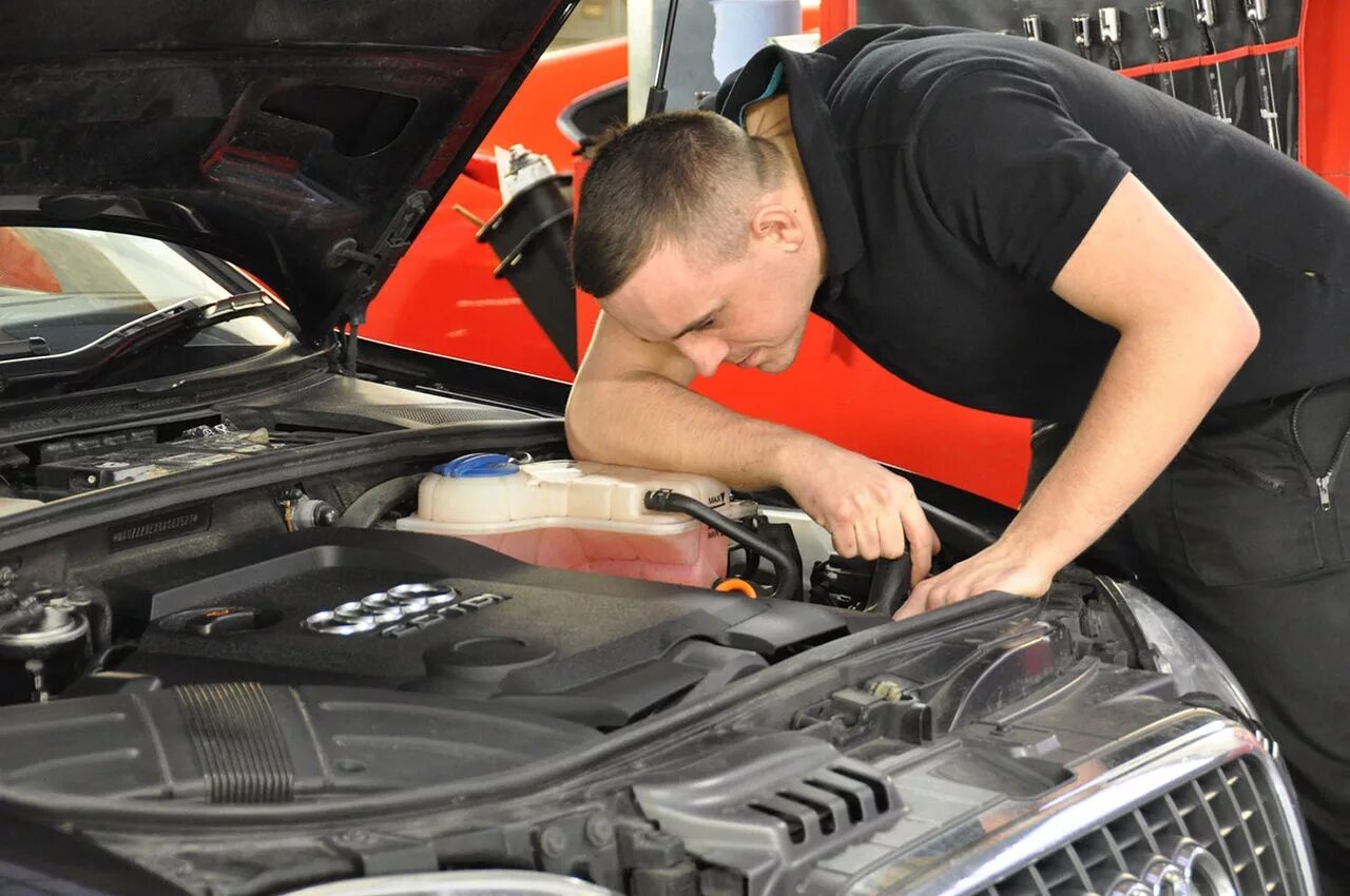 Купил машину в 18. Осмотр авто. Внешний осмотр автомобиля. Осмотр автомобиля перед покупкой. Проверка автомобиля перед покупкой.