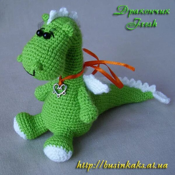 Амигуруми дракоша. Дракоша игрушка вязаная. Дракончик крючком видео уроки. Амигуруми дракоша. Дракончик вязаная игрушка.