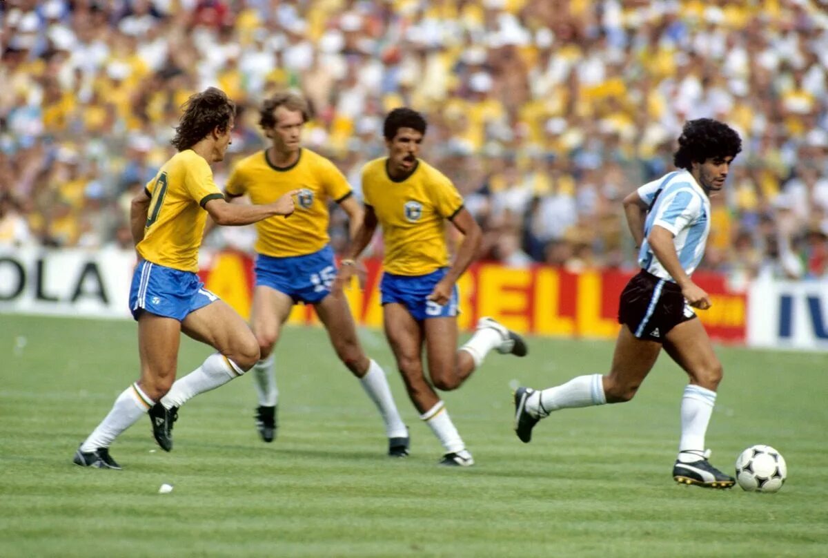 World cup soccer. Марадона World Cup 1982. Диего Марадона ЧМ 1982. Бразилия Аргентина 1982. Зико на ЧМ 1982.