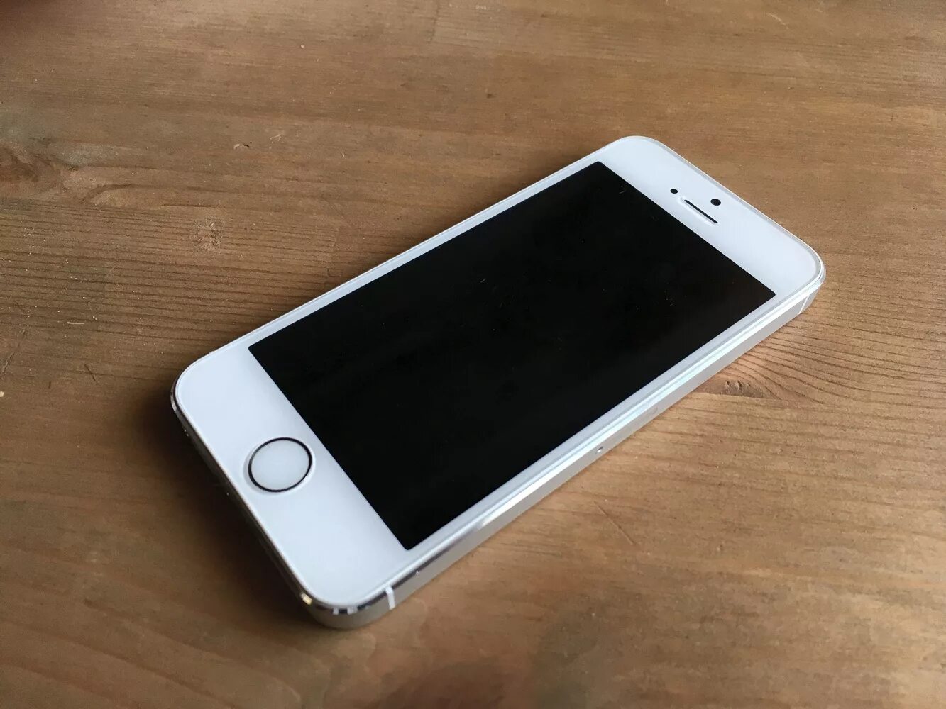 Iphone 5s Silver. Iphone 5s серебристый. Iphone 5 Silver. Айфон 5 серебристый.