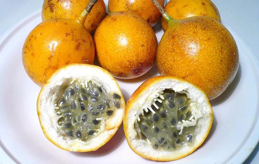 Фрукт интернет. Маракуйя. Маракуйя Бали. Тропический фрукт маракуйя. Маракуйя оранжевая.