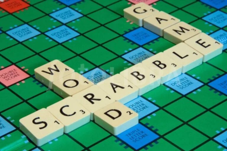 Scrabble game is. Игра скрабл. scrabble english. скрабл настольная игра на английском. неделя настольных игр.
