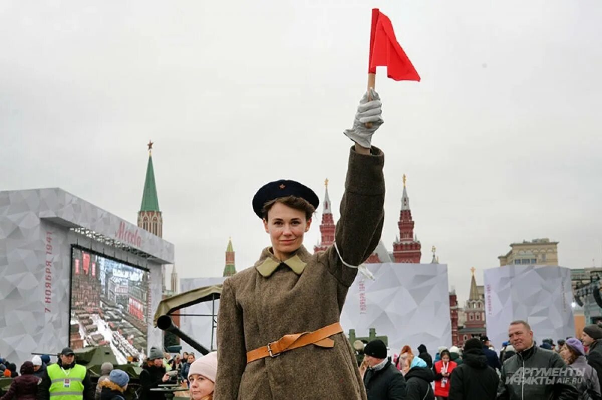 1 июля отмечают. Красная площадь праздник. 7 Ноября праздник в России. Праздник Победы на красной площади. День седьмого ноября с праздником.