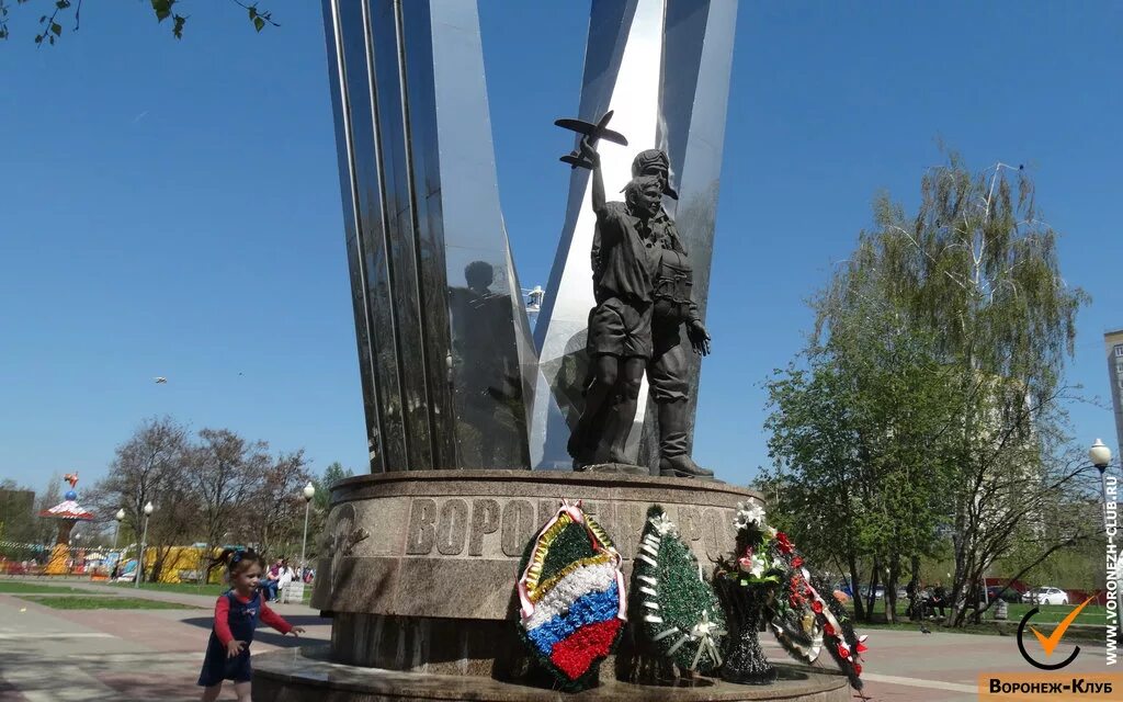 Воронеж Родина ВДВ памятник. Парк Победы Воронеж памятник. Парк десантников Воронеж. Памятник героям ВДВ Воронеж. Исторические памятники воронежа