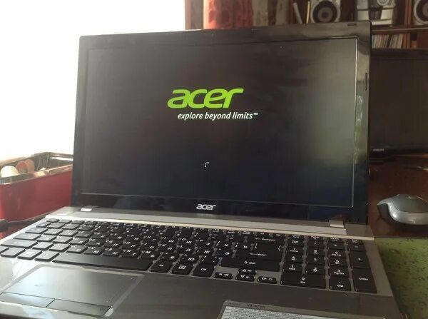 Ноутбук Асер чёрный экран. Экран для ноутбука Acer. Ноутбук Acer включается. Включение ноутбука Acer. Acer не включается экран