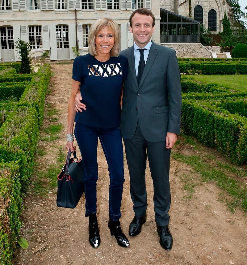 Жена президента Франции Брижит Макрон. Женапрезидент Франции Мак. Макрон Эммануэль с женой. Кто жена макрона президента франции