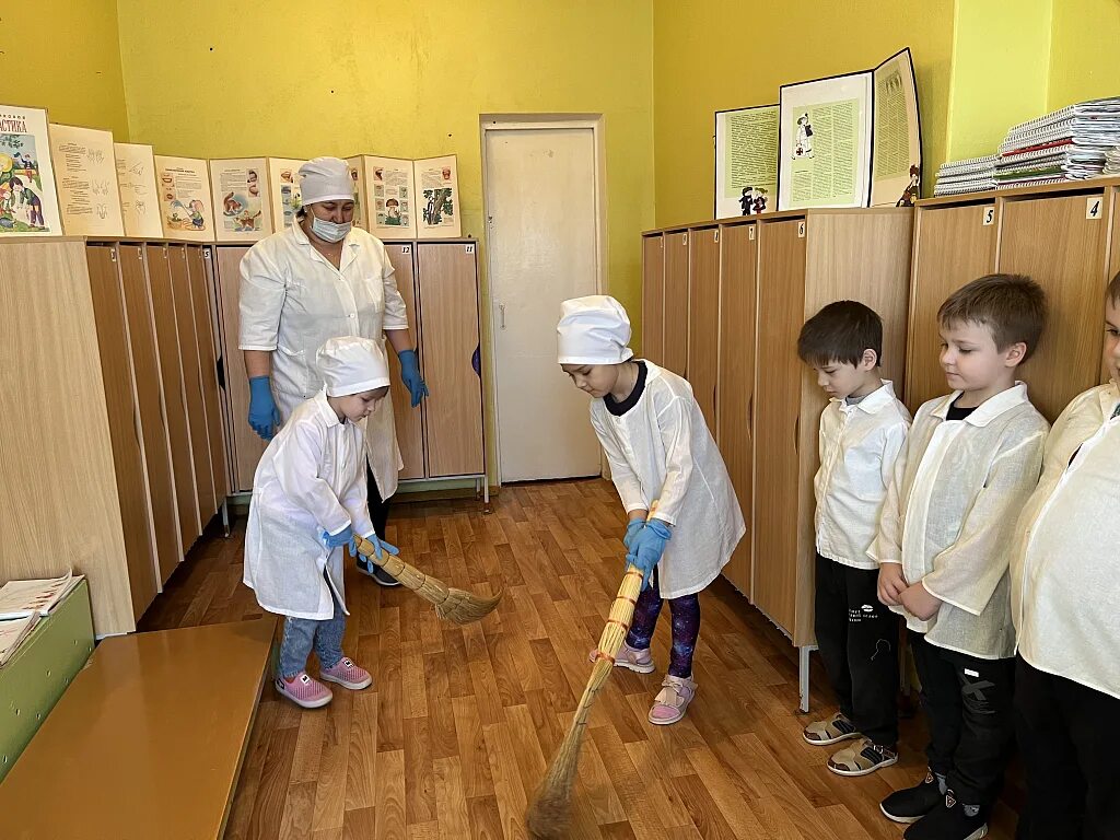 Помощник воспитателя метро. Детские профессии. профессия воспитатель. помощник воспитателя пенза. гость группы помощник воспитателя.