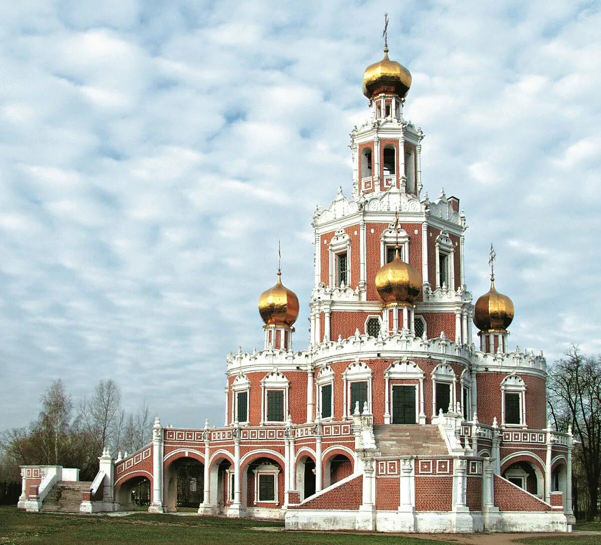 Церковь нарышкинское барокко. Церковь Покрова в Филях 1693. Москва. Храм Покрова Пресвятой Богородицы в Филях.. Храм в Филях нарышкинское. Церковь Покрова в Филях нарышкинское Барокко.