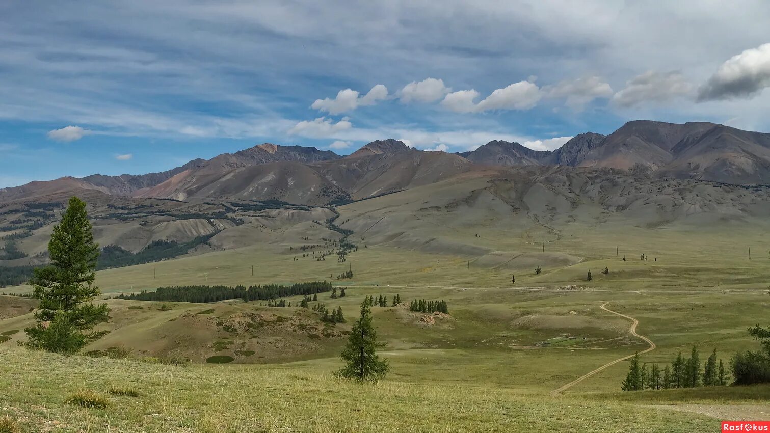 алтай в августе. курайская степь и чуйский хребет. курайский хребет алтай. курайская степь горный алтай зимой. курайский хребет горный алтай.
