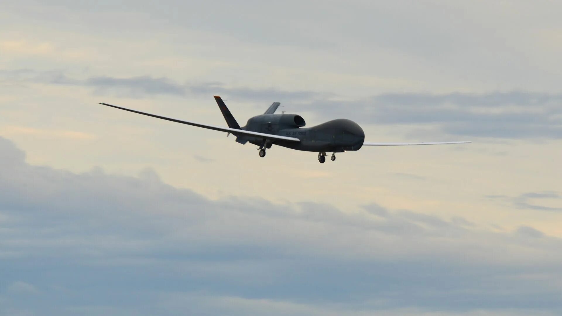 беспилотник над сша. беспилотник над сша. беспилотные самолёты сша. Grumman rq-4a global hawk. беспилотник rq-4a global hawk.