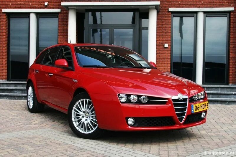 Альфа ромео 159. Alfa Romeo 159 Hatchback. Alfa Romeo 159 2.0. Alfa Romeo 159 хэтчбек. Alfa Romeo 159 ti Рестайлинг.