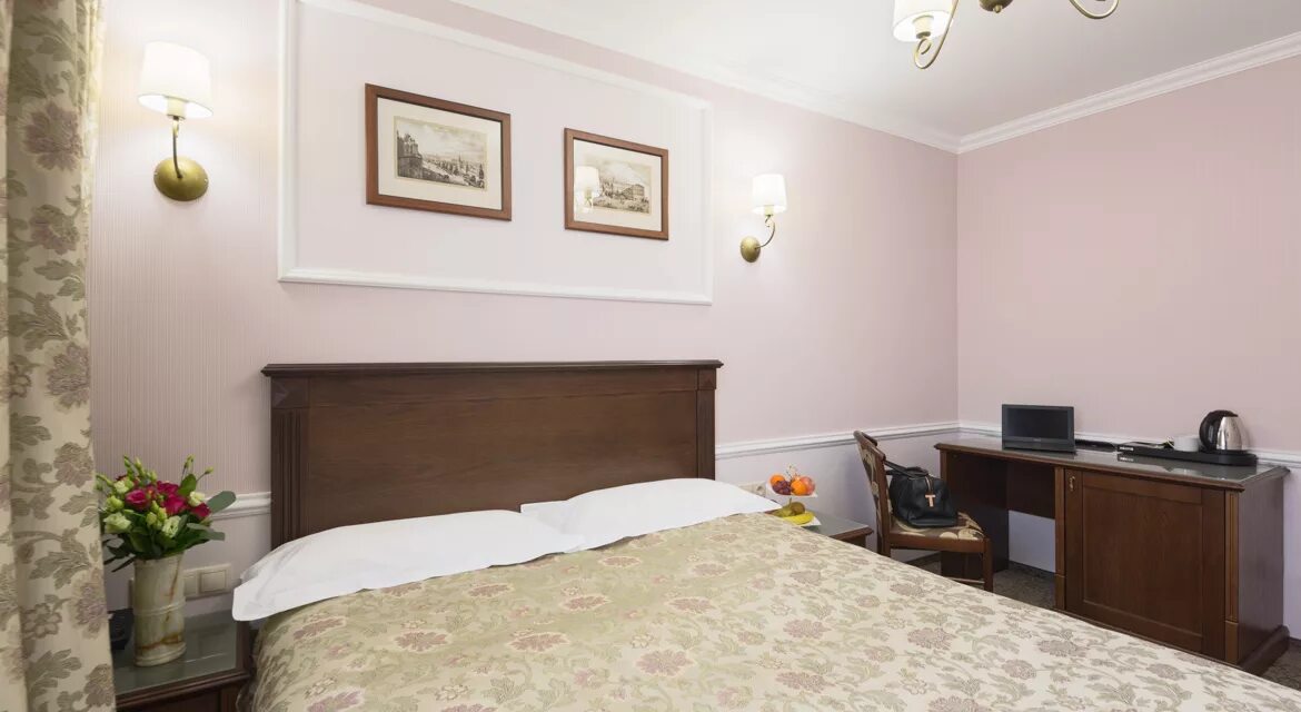 Hotel town. Kaş old town hotel. калкан в ресторане. Old town point hotel antalya reception. гостиница брно.