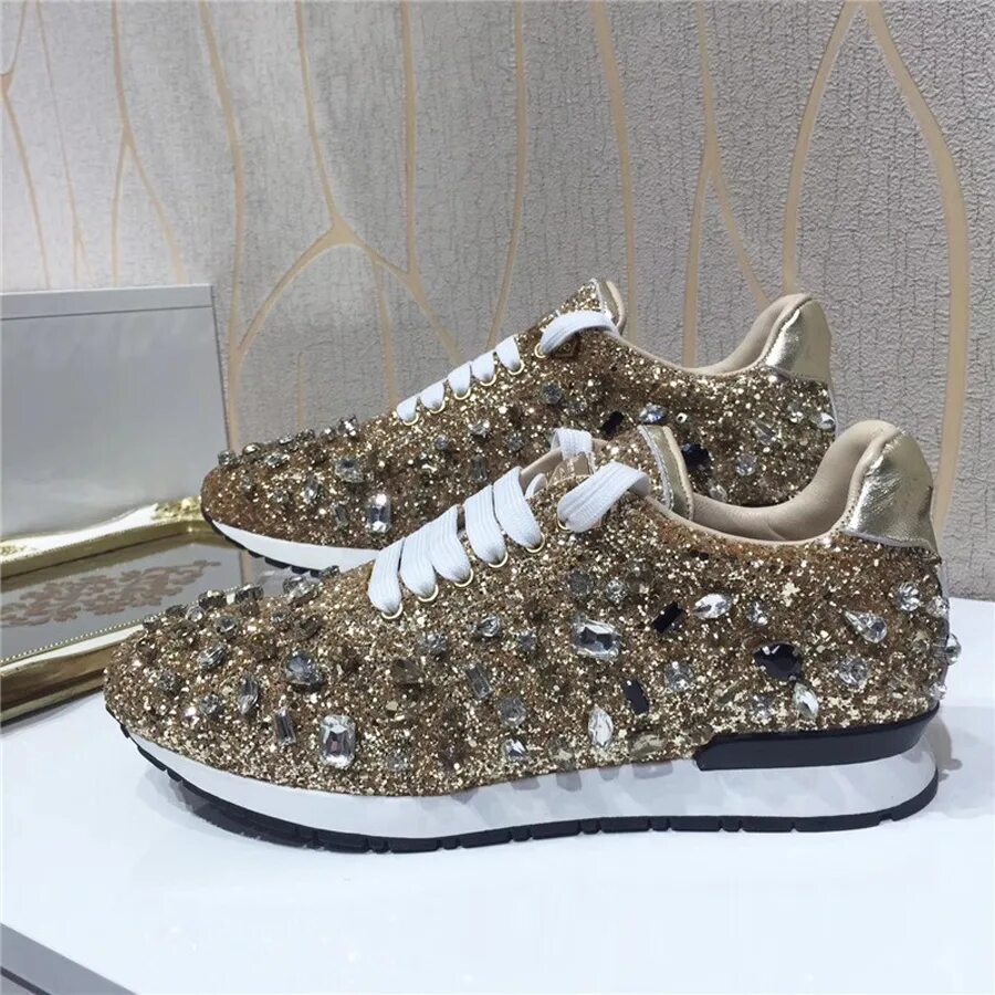 Trioshoes кроссовки со стразами. Кроссовки в стразах. Кеды со стразами женские. Золотые кроссовки со стразами. Кроссовки со стразами женские.