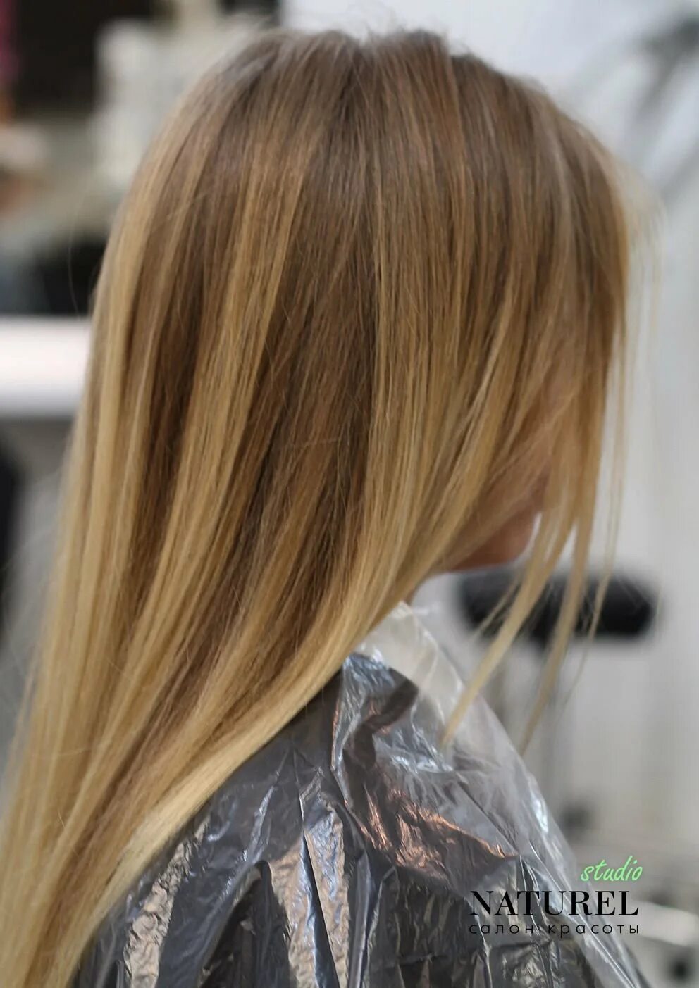 Шатуш балаяж калифорнийское мелирование. Легкое осветление. Обесцвечивание волос. Шатуш на русые волосы. Эффект выгоревших волос.