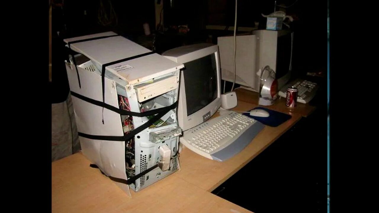 Разрушать пк. Старый комп. Старый системный блок. Страшный компьютер. Ужасный ПК.