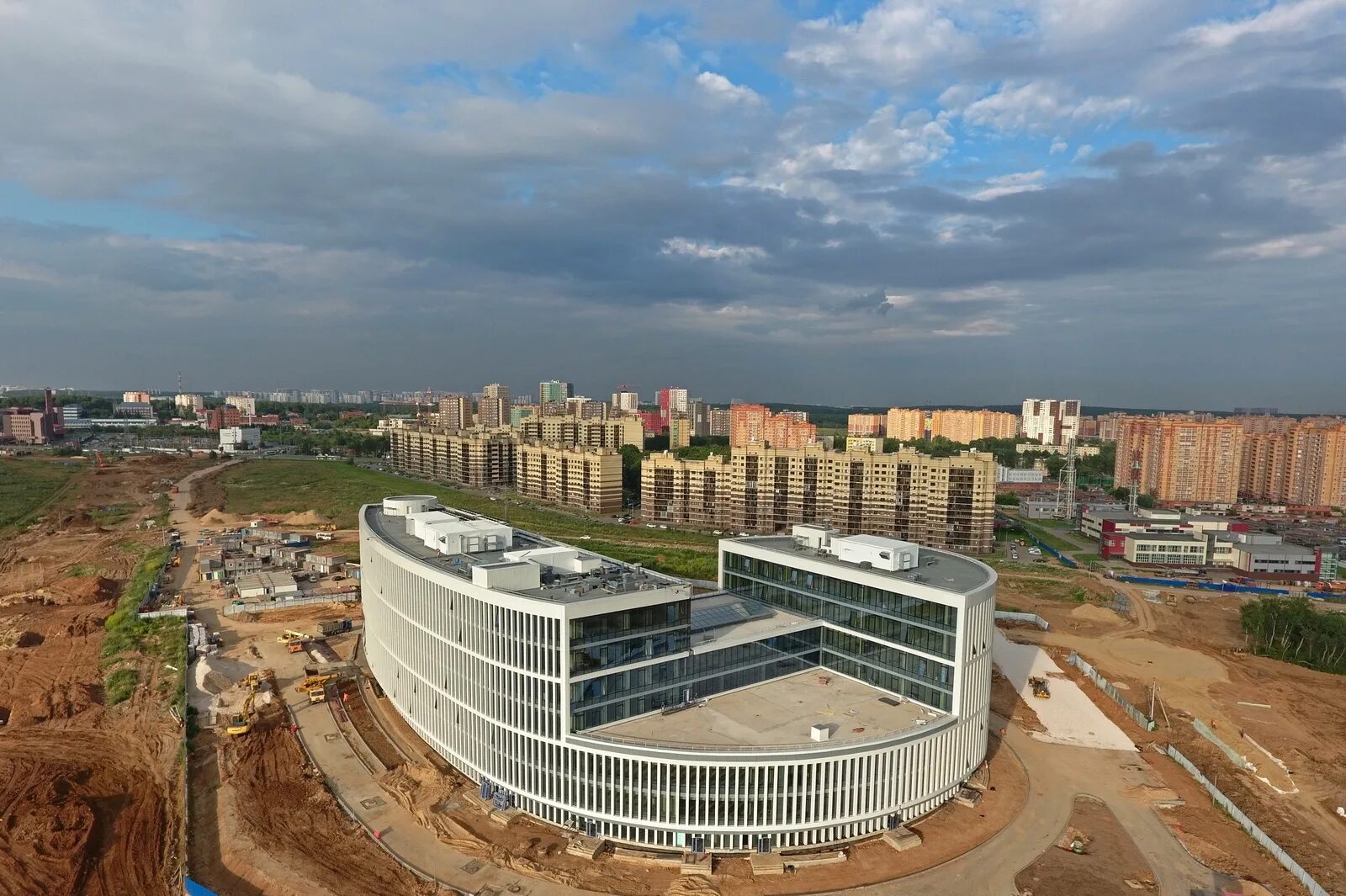 П новое московская область. АДЦ ТИНАО Коммунарка. Москва ТИНАО поселение Коммунарка. Административно-делового центра (АДЦ) «Коммунарка». Здание префектуры ТИНАО В Коммунарке.