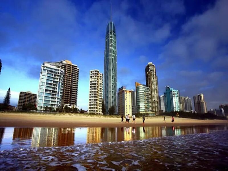 Как называются здания в городе. «Q1 Tower» в Голд-Кост. Q1 Tower в Австралии. Небоскреб q1 Tower (Queensland number one. Серферс-Парадайс, Квинсленд.