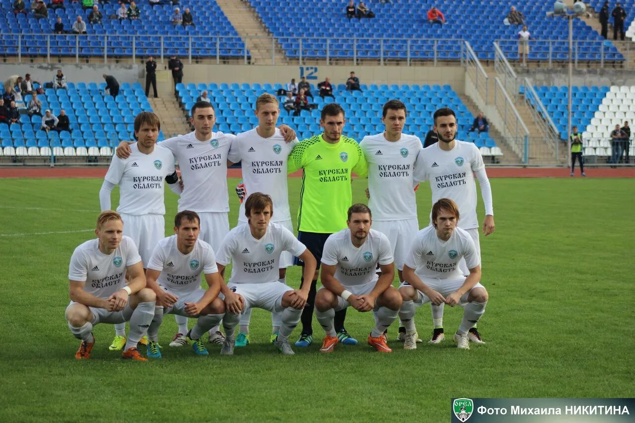 Футбол Авангард Курск. ФК Авангард Курск состав. Курский Авангард футбольный клуб. Авангард курс футбологая комгада.