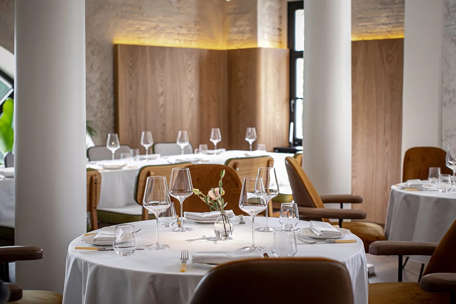 Ресторан loona пинский. Рестораны пинского москва. Тверской бульвар 24 ресторан loona. Тверской бульвар 24 ресторан loona. Ресторан луна тверской бульвар.