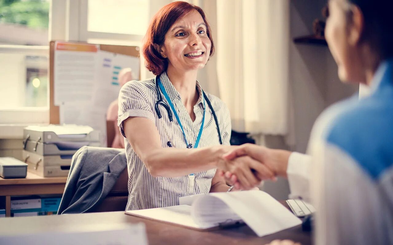 Врач рекомендует. You doctor patient are. Прием врача. Врач и пациент. You doctor patient are.