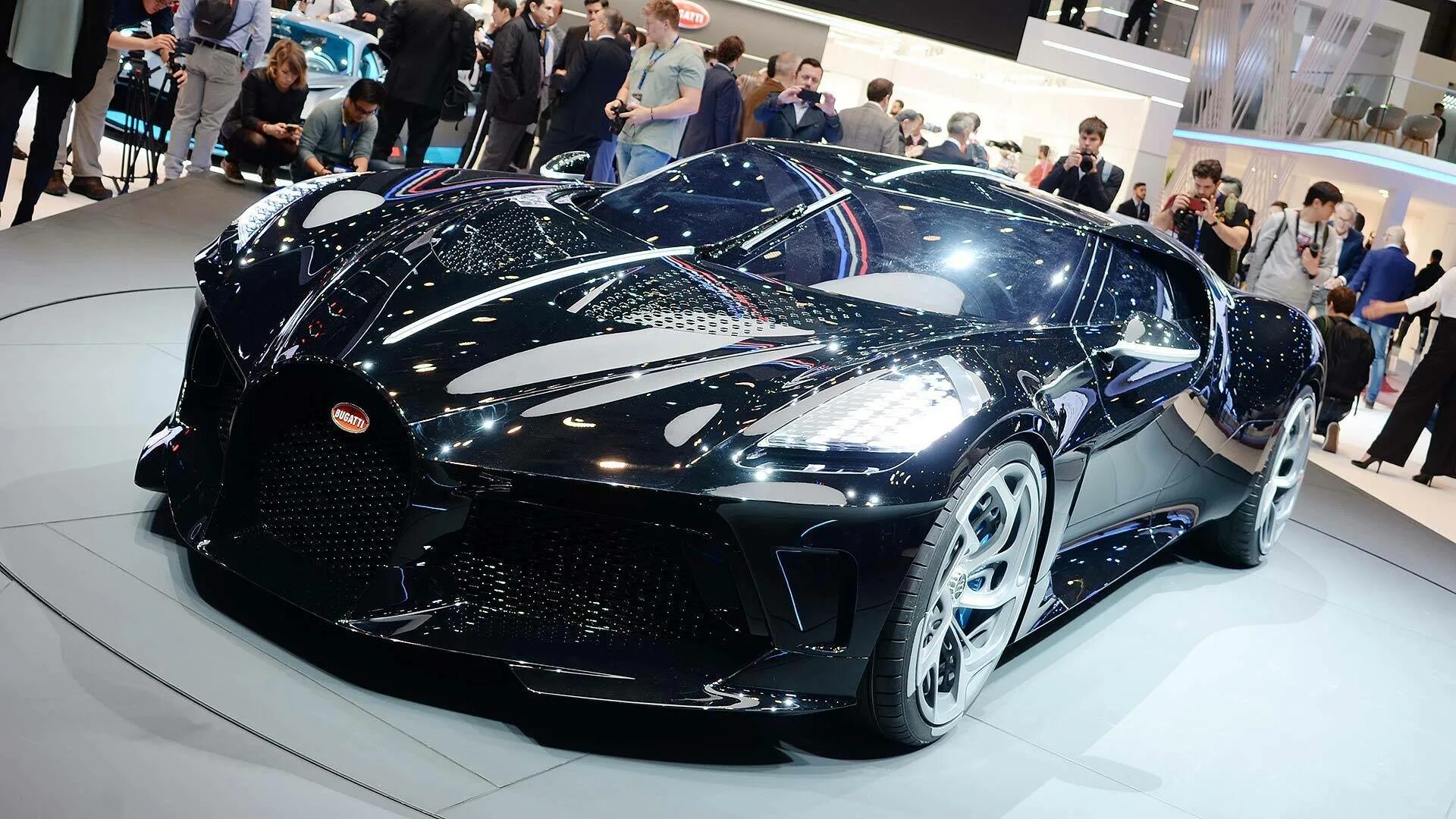 Название новой машины. Бугатти Вейрон 2022. Новая Бугатти 2022. Машина Bugatti la voiture noire. Самый дорогой автомобиль: Bugatti la voiture noire.