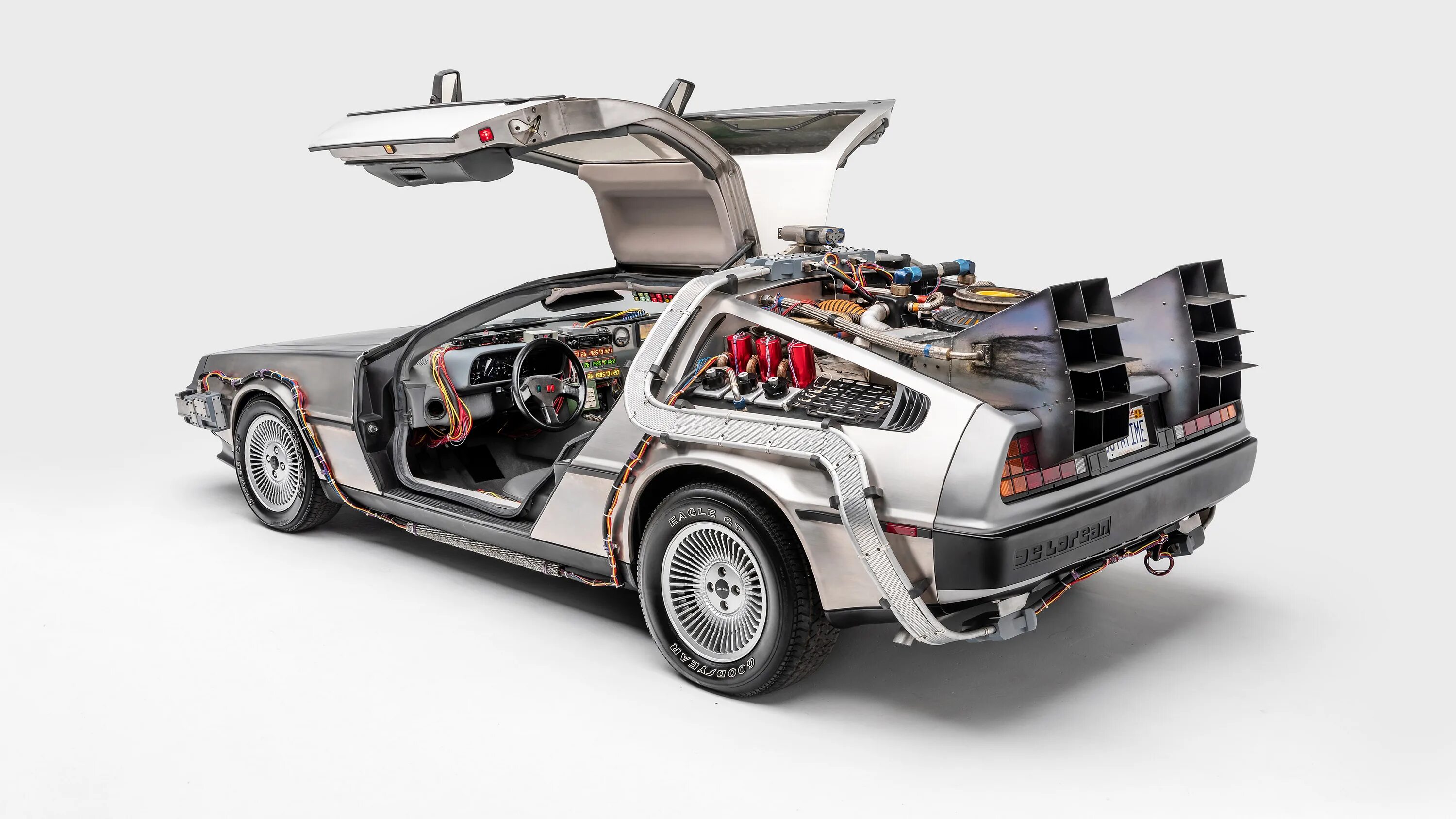 Машина времени автомобили. DELOREAN DMC-12. DMC DELOREAN. Делориан 1985. Делориан DMC 12.