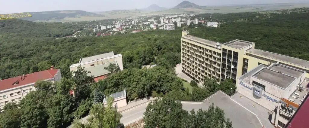 Санаторий железноводск коридор. Санаторий источник железноводск 5*. Санаторий дубовая роща железноводск. Железноводск санатории забронировать. Горный воздух железноводск.