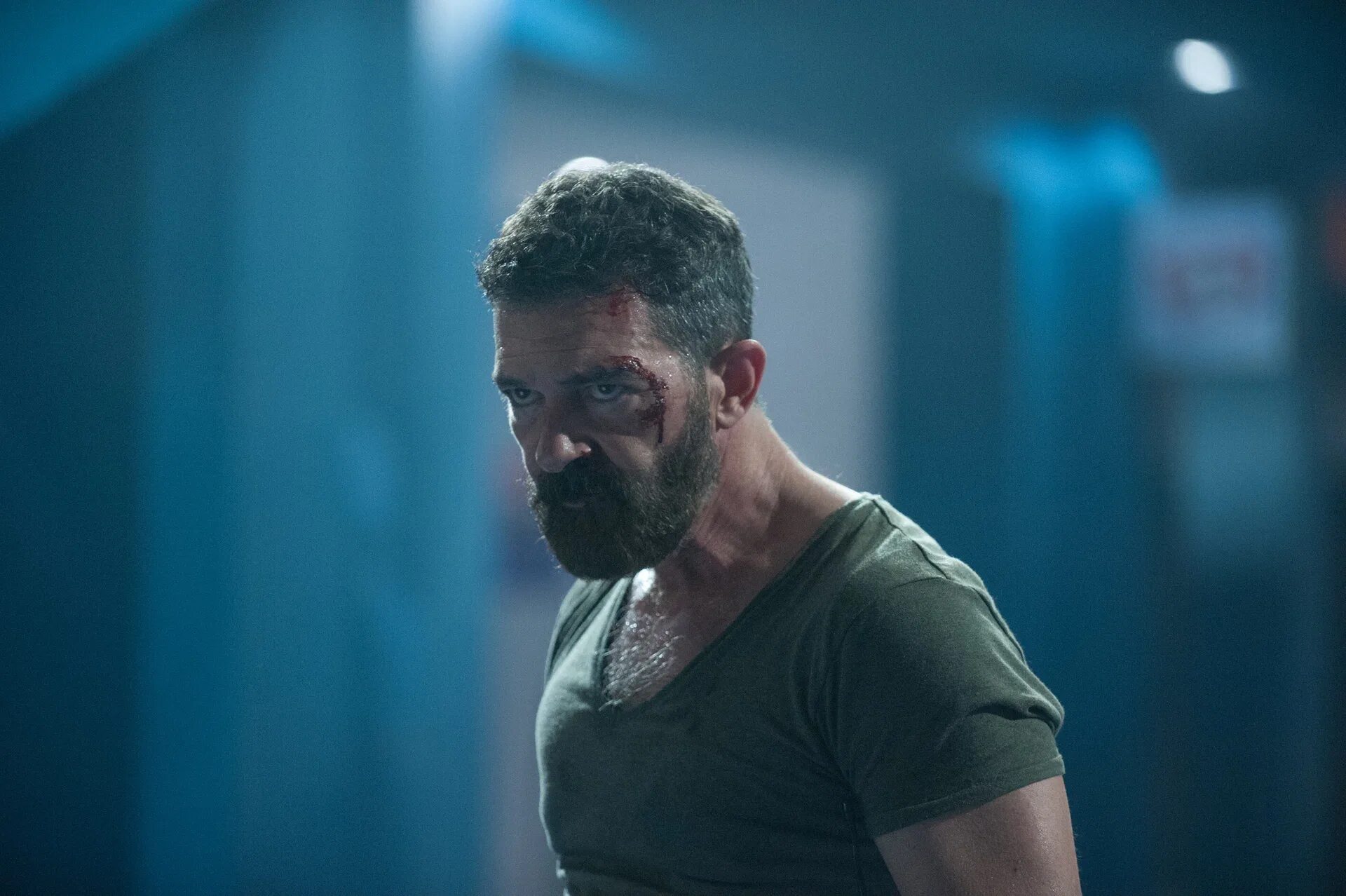 Фильм пропавшая боевик. Охранник фильм 2017 фильм. Охранник фильм 2017. Похититель 2017. Пропавшая фильм корейский.