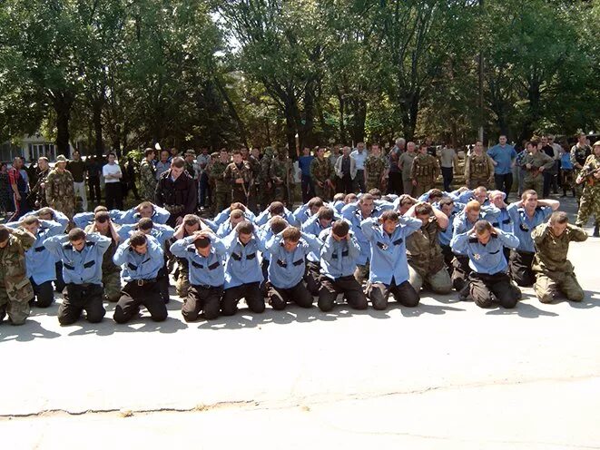 Фото пленных грузин в Цхинвале 2008. Цхинвал Южная Осетия 08.08.08. Цхинвал 2008 год. Пленные грузины в Цхинвале. 22 июня 2004 г