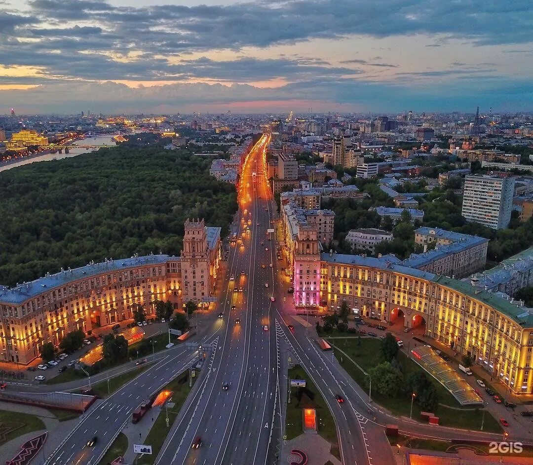 Leninsky Prospect: still without the monument gagarin, but with the land of the 