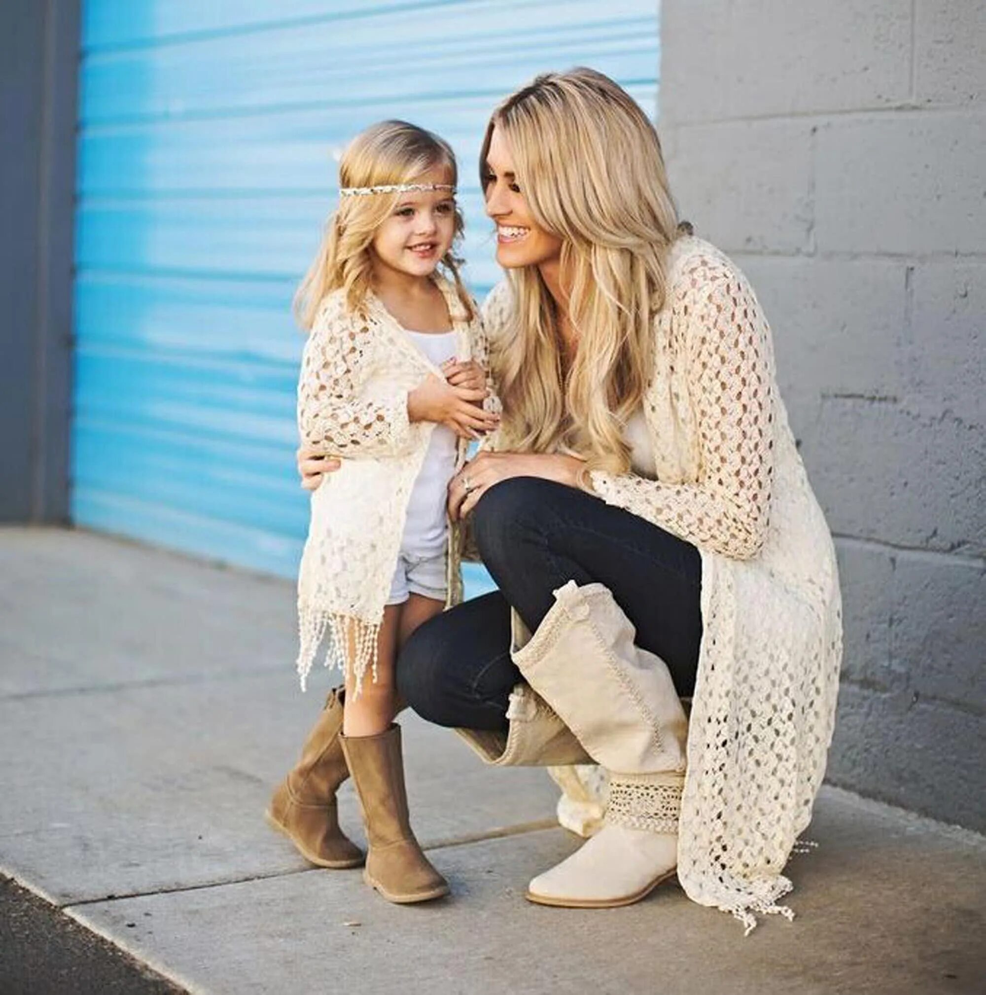 Mommy and daughter. Мама и дочка. Стильные мама и дочь. Модная мама и дочка. Стильная мама.