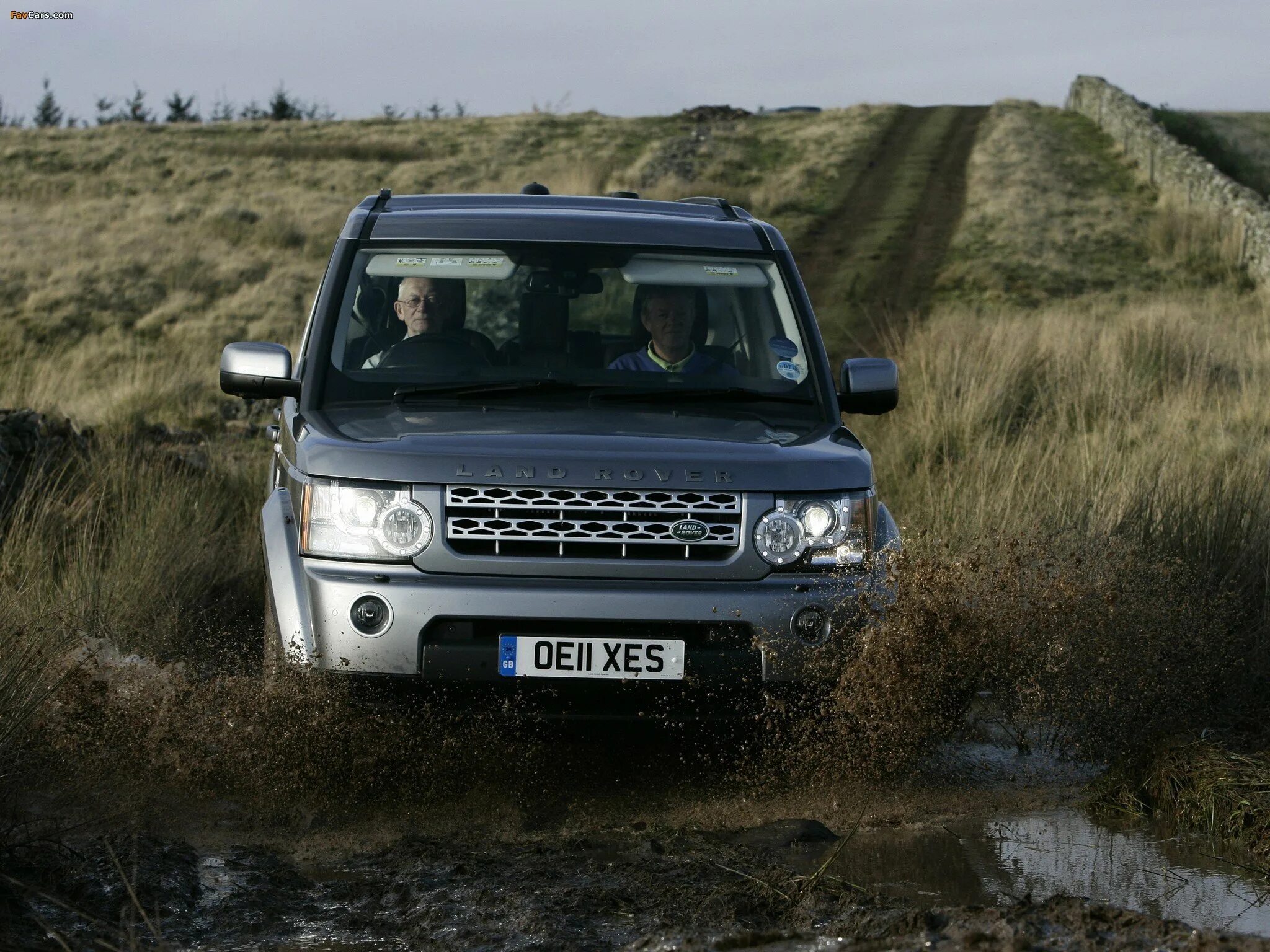 Где дискавери. Land rover discovery 4. ленд ровер дискавери 4 2012. ленд ровер дискавери 2012. обои ленд ровер дискавери 4.