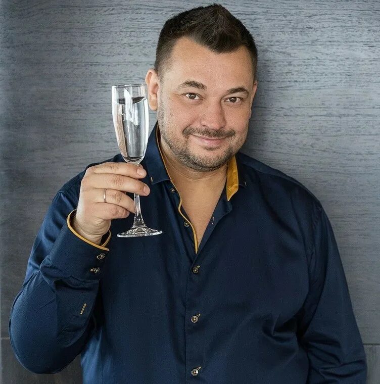 Сколько сергею жукову из руки вверх. Сергей жуков. сергей жуков руки вверх. солист руки вверх сергей жуков. сергей жуков 2025.