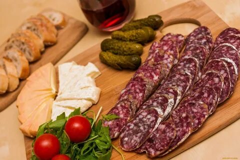 Мясо колбаса сыровяленая