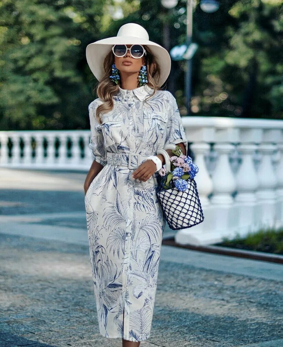 Мода стиль 2023. Классический стиль в современной моде. Стильные классические образы для женщин. Неделя моды в париже. Модные образы с джинсами 2022.